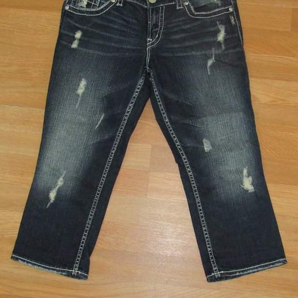 Silver "Suki Flap Capri" Jeans / Distressed and Glitter Pockets / 30 Waist - Picture 8 of 10